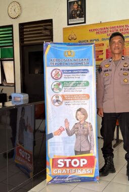 Gencarkan Zona Integritas, Polsek Bontoala Pasang Banner “Stop Gratifikasi”