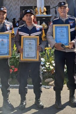Peringati Hari Bhayangkara Ke-80, Bhabinkamtibmas Kelurahan Bunga Ejaya Juara 1 Sebagai Bhabinkamtibmas Teladan Tingkat Polrestabes Makassar